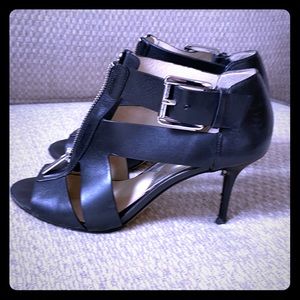Classic Black Michael Kors Leather zip toe